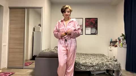 Snapshot of mingjorgenson chatting on 10-05-25, 11:08 Luna Moon online show from 10-05-25, 11:08