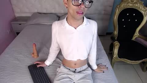 Snapshot of minho_reyes chatting on 12-14-25, 01:05 Minho Reyes online show from 12-14-25, 01:05