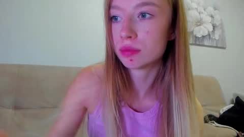 Snapshot of minidiva_ chatting on 10-20-25, 07:47 Amelia online show from 10-20-25, 07:47