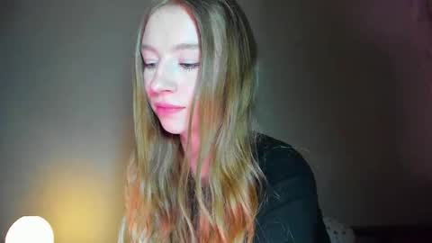Snapshot of minidiva_ chatting on 04-13-26, 09:42 Amelia online show from 04-13-26, 09:42