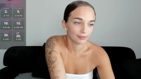 Snapshot of minimaia chatting on 01-08-25, 03:08 Maya online show from 01-08-25, 03:08