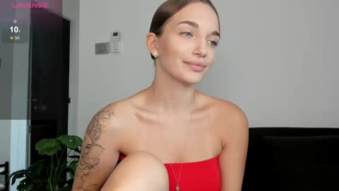 Snapshot of minimaia chatting on 02-15-25, 03:09 Maya online show from 02-15-25, 03:09