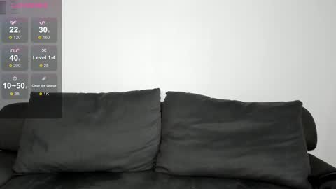 Snapshot of minimaia chatting on 03-08-25, 12:44 Maya online show from 03-08-25, 12:44