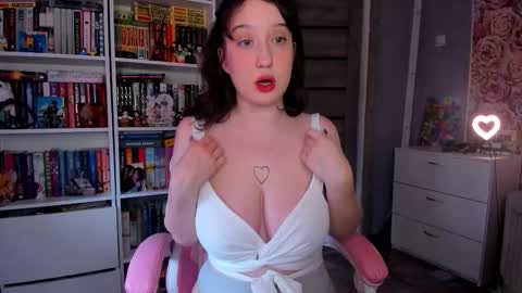 Snapshot of minionkaaa chatting on 10-11-25, 05:17 Ariana online show from 10-11-25, 05:17