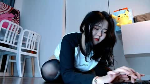 Minji online show from 04-24-26, 01:24