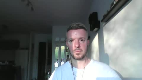 Snapshot of minka28 chatting on 04-17-26, 05:27 minka28 online show from 04-17-26, 05:27