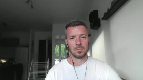 Snapshot of minka28 chatting on 04-27-26, 05:33 minka28 online show from 04-27-26, 05:33
