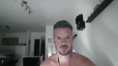 Snapshot of minka28 chatting on 05-24-26, 05:18 minka28 online show from 05-24-26, 05:18
