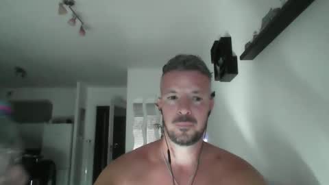 Snapshot of minka28 chatting on 05-28-26, 05:21 minka28 online show from 05-28-26, 05:21