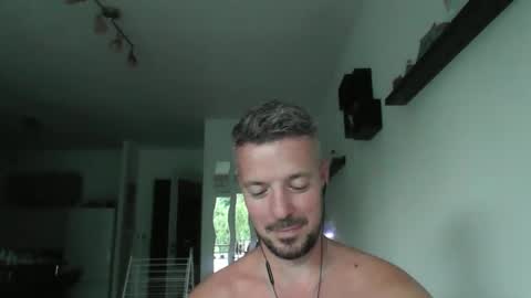 Snapshot of minka28 chatting on 05-31-26, 05:20 minka28 online show from 05-31-26, 05:20
