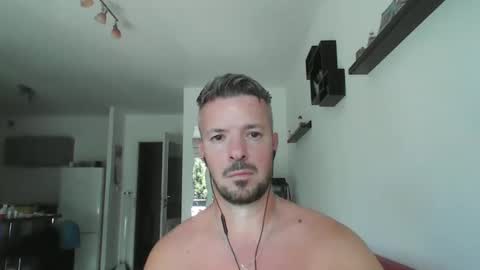 Snapshot of minka28 chatting on 06-05-26, 03:18 minka28 online show from 06-05-26, 03:18