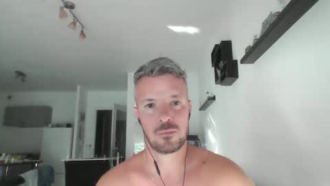 Snapshot of minka28 chatting on 06-06-26, 05:17 minka28 online show from 06-06-26, 05:17