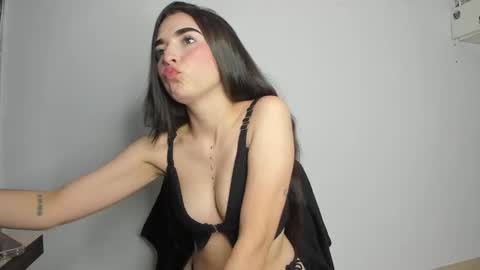 Snapshot of minty151 chatting on 12-22-25, 03:31 minty151 online show from 12-22-25, 03:31