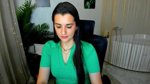 Snapshot of mintydaze chatting on 09-20-25, 03:29 Jessi online show from 09-20-25, 03:29