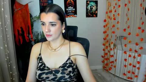 Snapshot of mintydaze chatting on 10-12-25, 11:42 Jessi online show from 10-12-25, 11:42