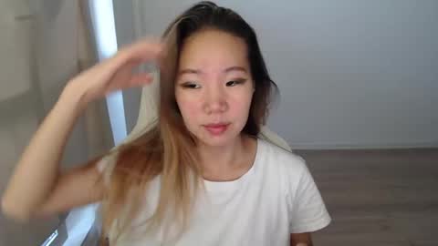 Snapshot of mira_g chatting on 11-10-25, 12:04 mira_g online show from 11-10-25, 12:04