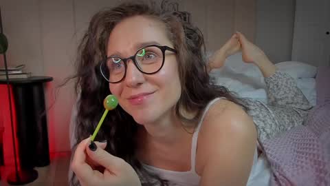 Snapshot of mira_kraviz chatting on 01-17-25, 10:45 Mira online show from 01-17-25, 10:45