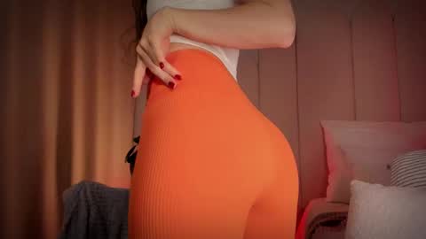 Snapshot of mira_kraviz chatting on 09-30-25, 09:09 Mira online show from 09-30-25, 09:09