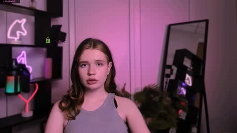 Snapshot of mira_lyn chatting on 11-29-25, 07:17 mira_lyn online show from 11-29-25, 07:17