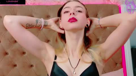 mira_lynxx online show from 10-31-25, 04:57