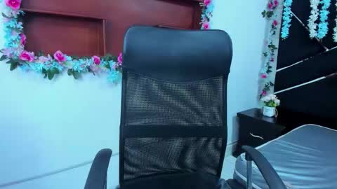 Snapshot of mirabella_miller chatting on 11-13-25, 12:15 mirabella_miller online show from 11-13-25, 12:15