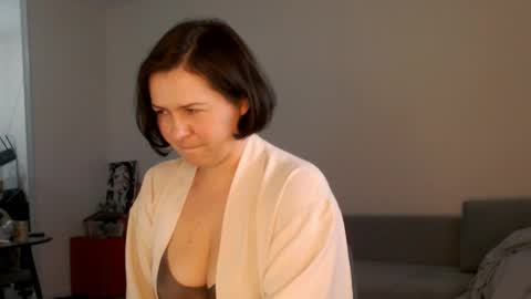 Meera online show from 04-17-26, 03:04