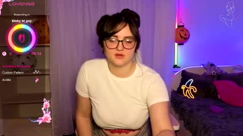 Snapshot of miraluccian chatting on 11-20-25, 08:52 miraluccian online show from 11-20-25, 08:52