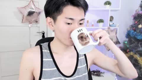 Snapshot of miram_yoo chatting on 12-17-24, 07:15 online show from 12-17-24, 07:15