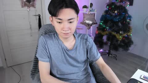 Snapshot of miram_yoo chatting on 12-29-24, 11:40 online show from 12-29-24, 11:40