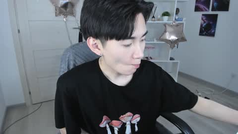 Snapshot of miram_yoo chatting on 01-25-25, 10:40 online show from 01-25-25, 10:40