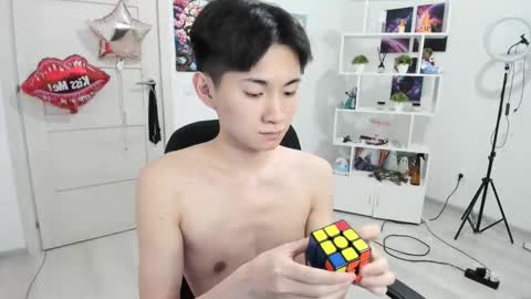 Snapshot of miram_yoo chatting on 10-30-25, 11:05 online show from 10-30-25, 11:05