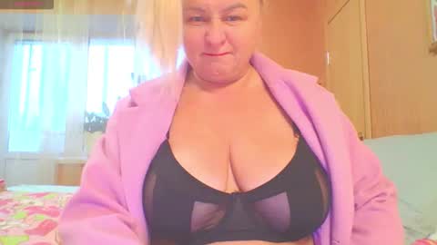 Snapshot of miranda_robinson chatting on 09-14-25, 12:32 Miranda online show from 09-14-25, 12:32