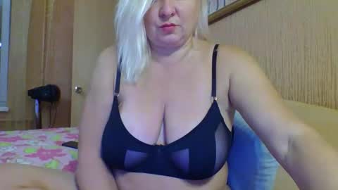 Snapshot of miranda_robinson chatting on 09-21-25, 03:35 Miranda online show from 09-21-25, 03:35