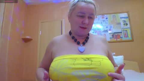 Snapshot of miranda_robinson chatting on 11-17-25, 04:35 Miranda online show from 11-17-25, 04:35