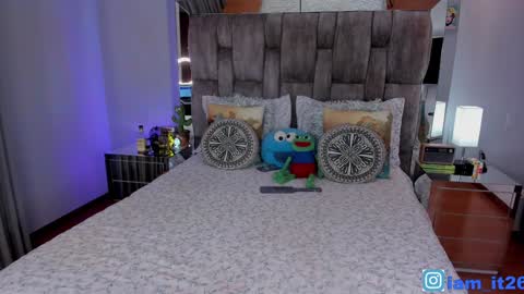 Snapshot of mirandacollins_ chatting on 02-03-25, 01:30 Miranda online show from 02-03-25, 01:30