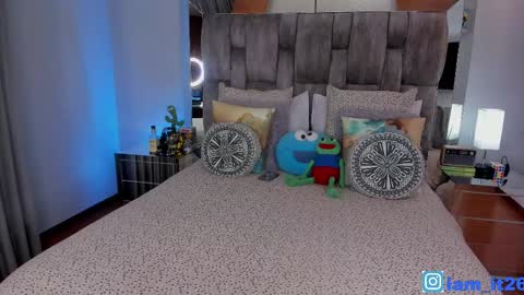 Snapshot of mirandacollins_ chatting on 02-19-25, 12:14 Miranda online show from 02-19-25, 12:14