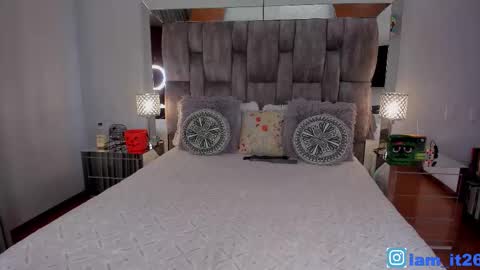 Snapshot of mirandacollins_ chatting on 10-14-25, 11:38 Miranda online show from 10-14-25, 11:38