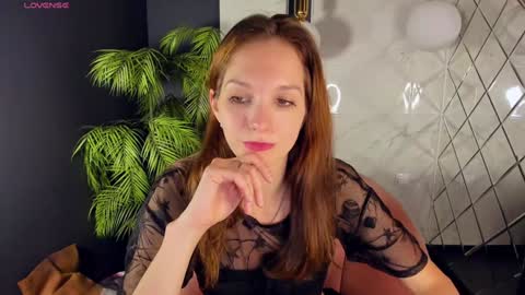 Snapshot of mirandaglow chatting on 12-19-24, 09:40 Miranda online show from 12-19-24, 09:40