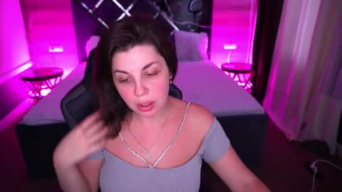 Snapshot of mirandawarm chatting on 10-13-25, 05:51 Miranda online show from 10-13-25, 05:51