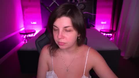 Snapshot of mirandawarm chatting on 10-19-25, 04:57 Miranda online show from 10-19-25, 04:57