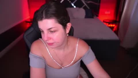 Snapshot of mirandawarm chatting on 10-23-25, 05:18 Miranda online show from 10-23-25, 05:18