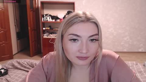 Snapshot of miraroy chatting on 02-05-26, 02:54 Mira online show from 02-05-26, 02:54