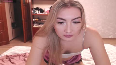 Snapshot of miraroy chatting on 02-06-26, 03:15 Mira online show from 02-06-26, 03:15