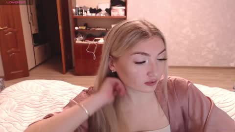 Snapshot of miraroy chatting on 02-08-26, 03:15 Mira online show from 02-08-26, 03:15