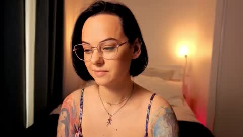 Snapshot of miraskyy chatting on 09-22-25, 01:02 MiraSkyy online show from 09-22-25, 01:02