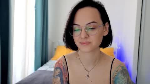 Snapshot of miraskyy chatting on 10-01-25, 09:26 MiraSkyy online show from 10-01-25, 09:26