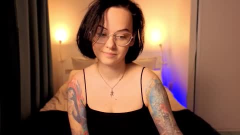 Snapshot of miraskyy chatting on 10-21-25, 06:30 MiraSkyy online show from 10-21-25, 06:30