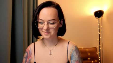 Snapshot of miraskyy chatting on 11-04-25, 02:05 MiraSkyy online show from 11-04-25, 02:05