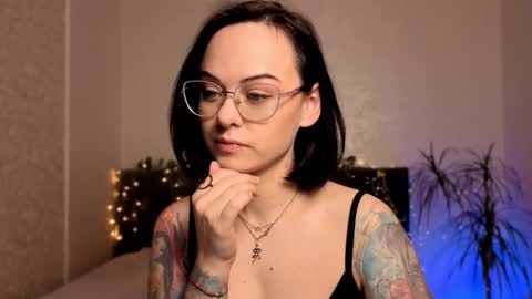 Snapshot of miraskyy chatting on 12-03-25, 04:27 MiraSkyy online show from 12-03-25, 04:27