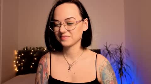 Snapshot of miraskyy chatting on 12-04-25, 07:11 MiraSkyy online show from 12-04-25, 07:11